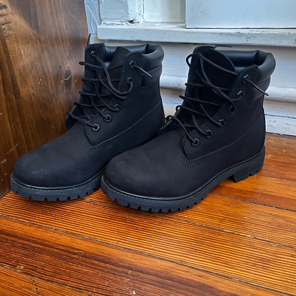 Black Timberland Boots. Women’s size 6.  Never worn new in box - Picture 4 of 8